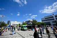 On 14 May 2022, Hochschule Düsseldorf – University of Applied Sciences (HSD) could finally celebrate its 50th anniversary – and the response exceeded everything all organisers had hoped for: Several thousand people came to celebrate during the day and well into the night, creating a unique atmosphere on campus and enjoying wonderful weather.